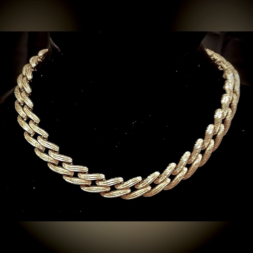 Vintage Monet gold tone necklace​​​​​​​